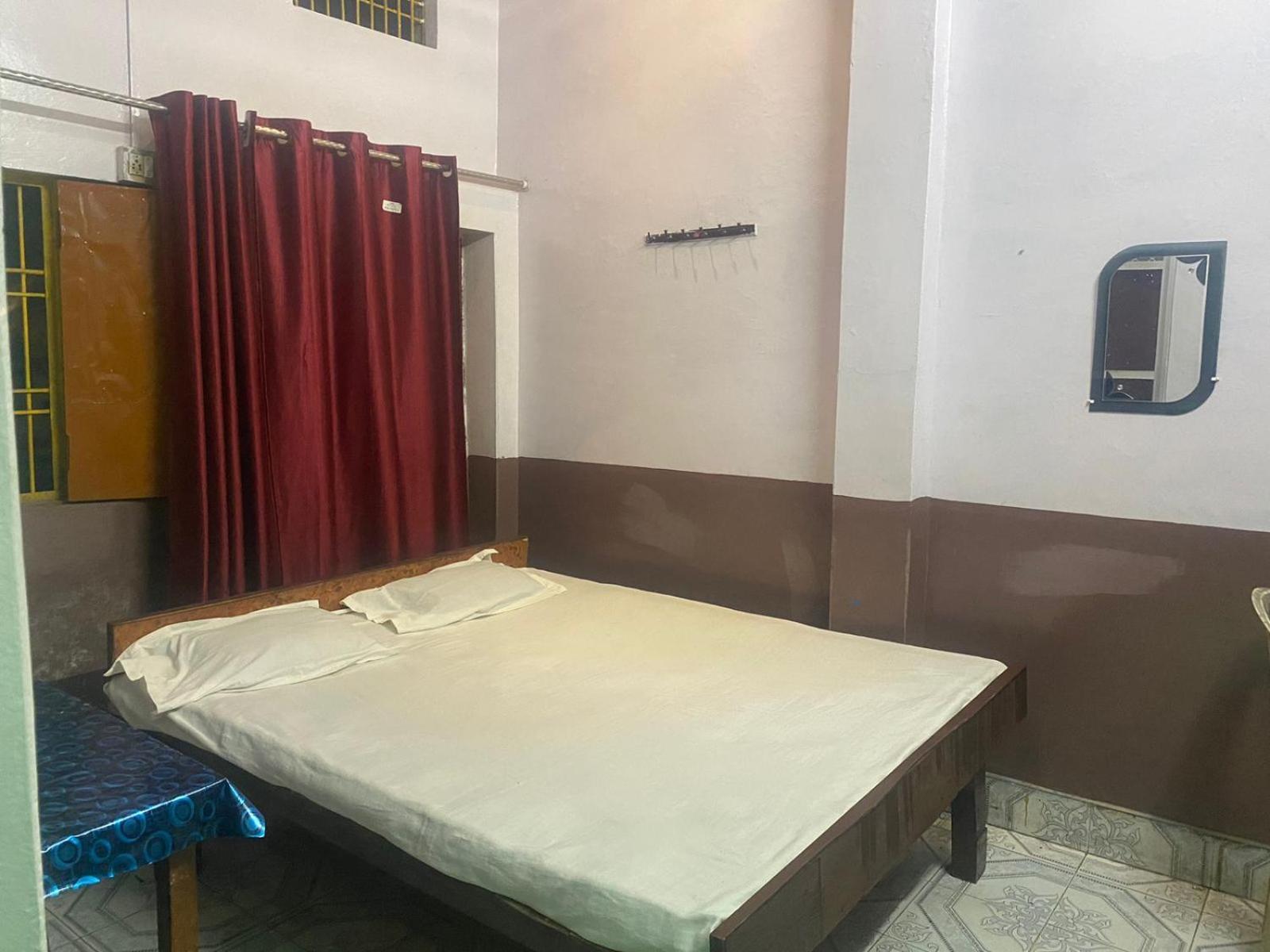 Yatri Niwas * Varanasi